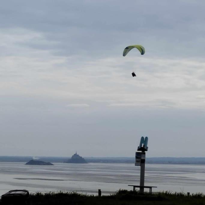 Maison Vue Sur Le Mont Saint Michel Et Sa Baie Champeaux Extérieur photo